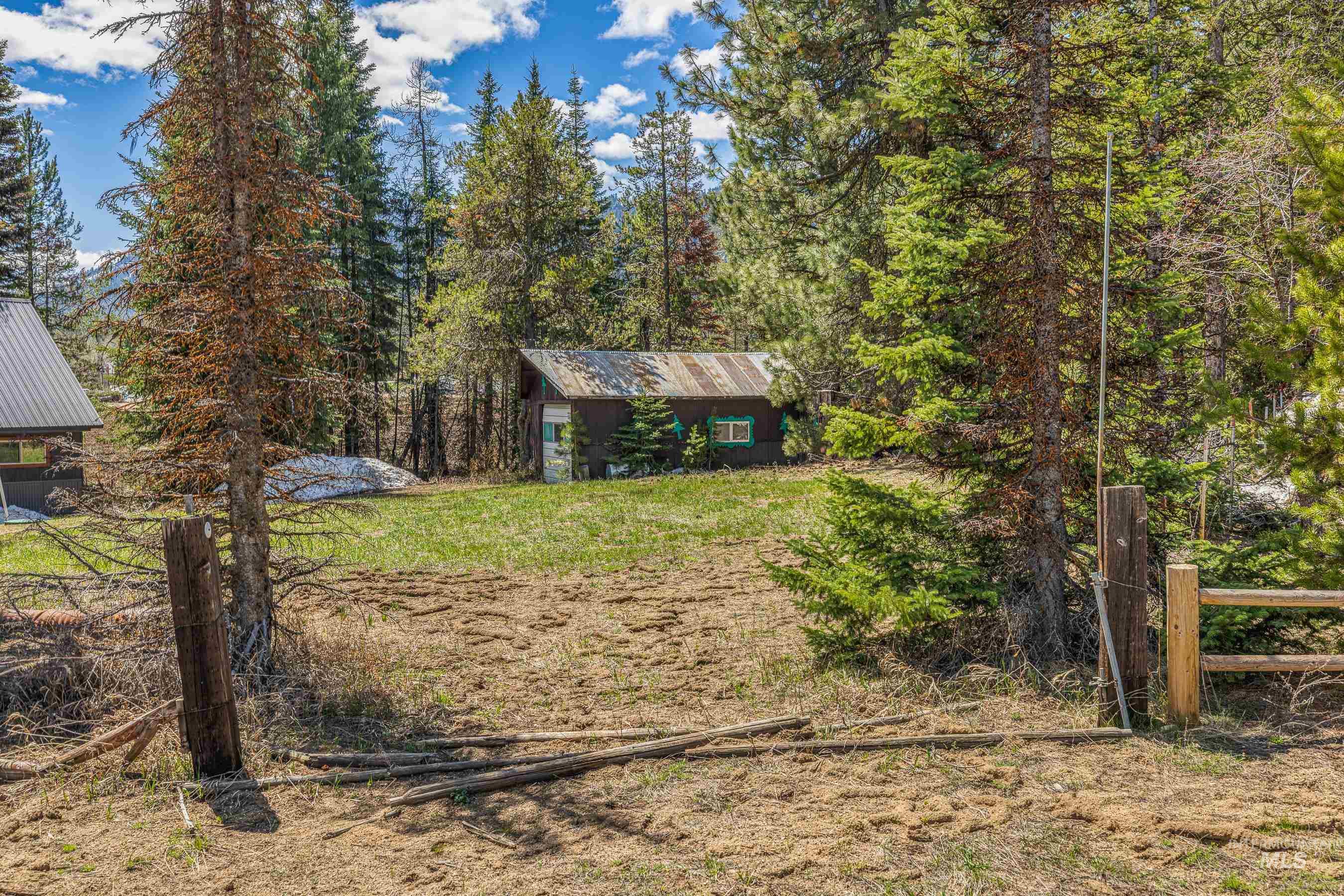 2125 W Mountain Rd
