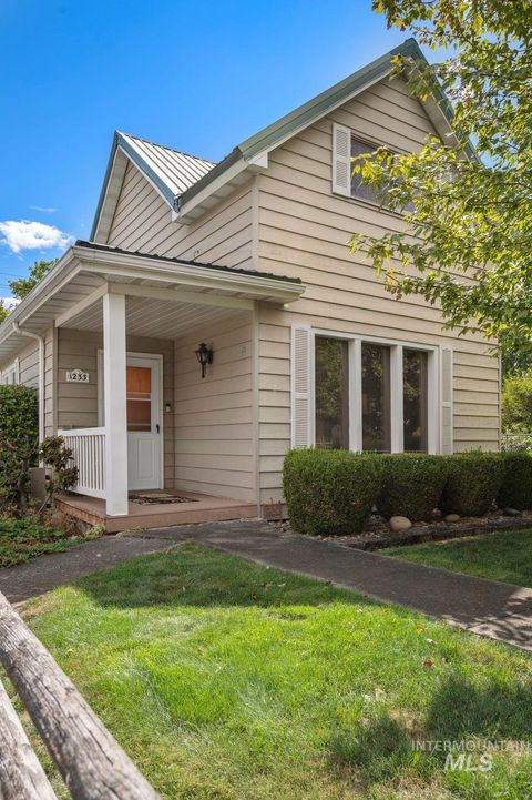 1233 8th Street Clarkston WA 99403