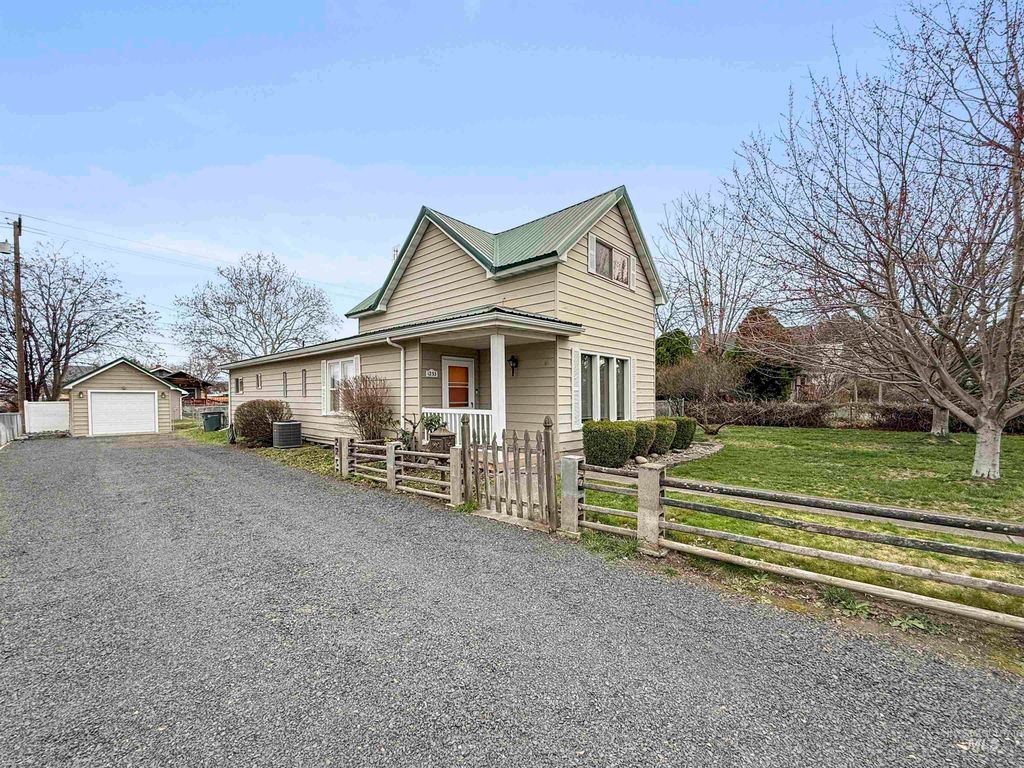 Photo of 1233 8th Street, Clarkston, WA 99403 (MLS # 98957861)