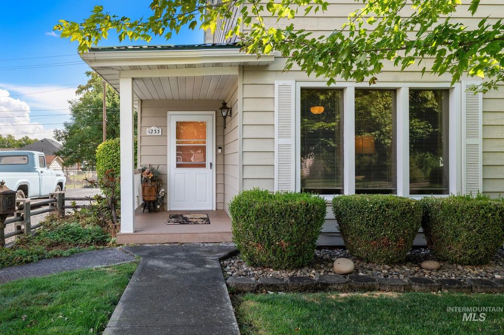 Photo of 1233 8th Street, Clarkston, WA 99403 (MLS # 98957861)