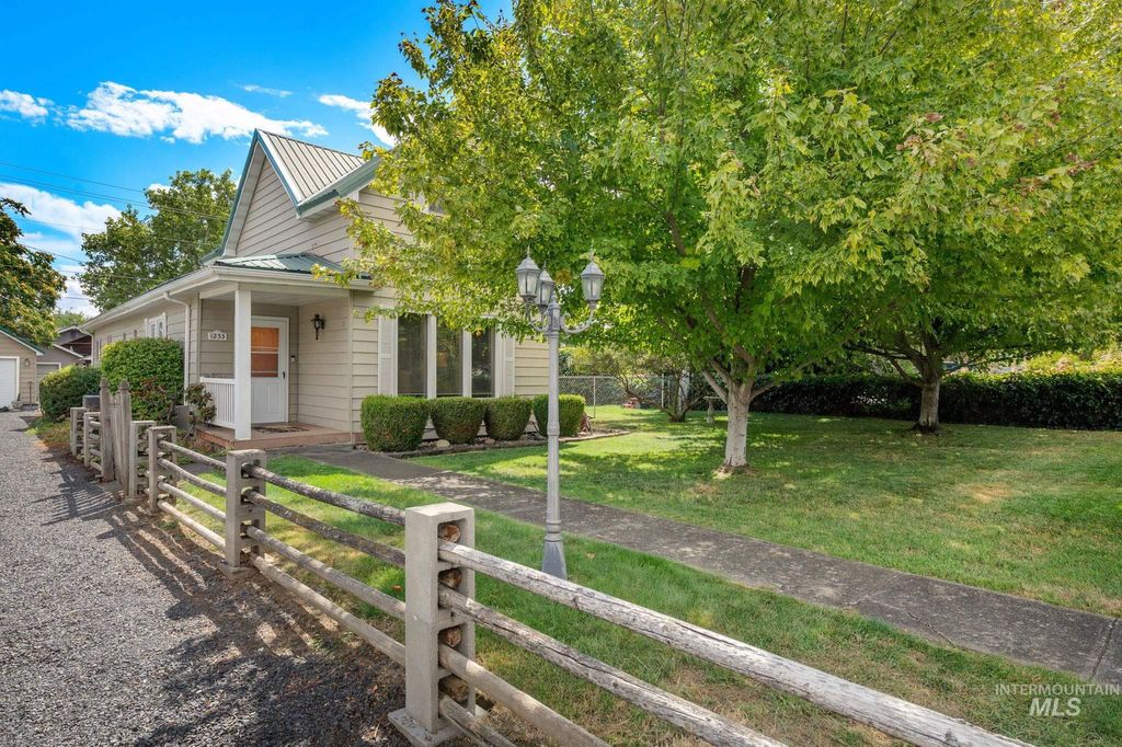 Photo of 1233 8th Street, Clarkston, WA 99403 (MLS # 98957861)