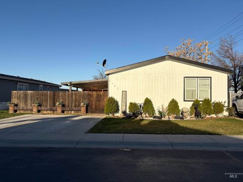 Photo of 2502 Powderhorn Dr, Caldwell, ID 83605 (MLS # 98978417)