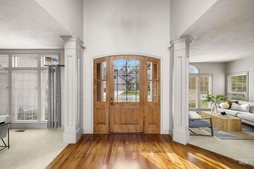 Photo of 566 E Greencreek Ct, Eagle, ID 83616 (MLS # 98979464)