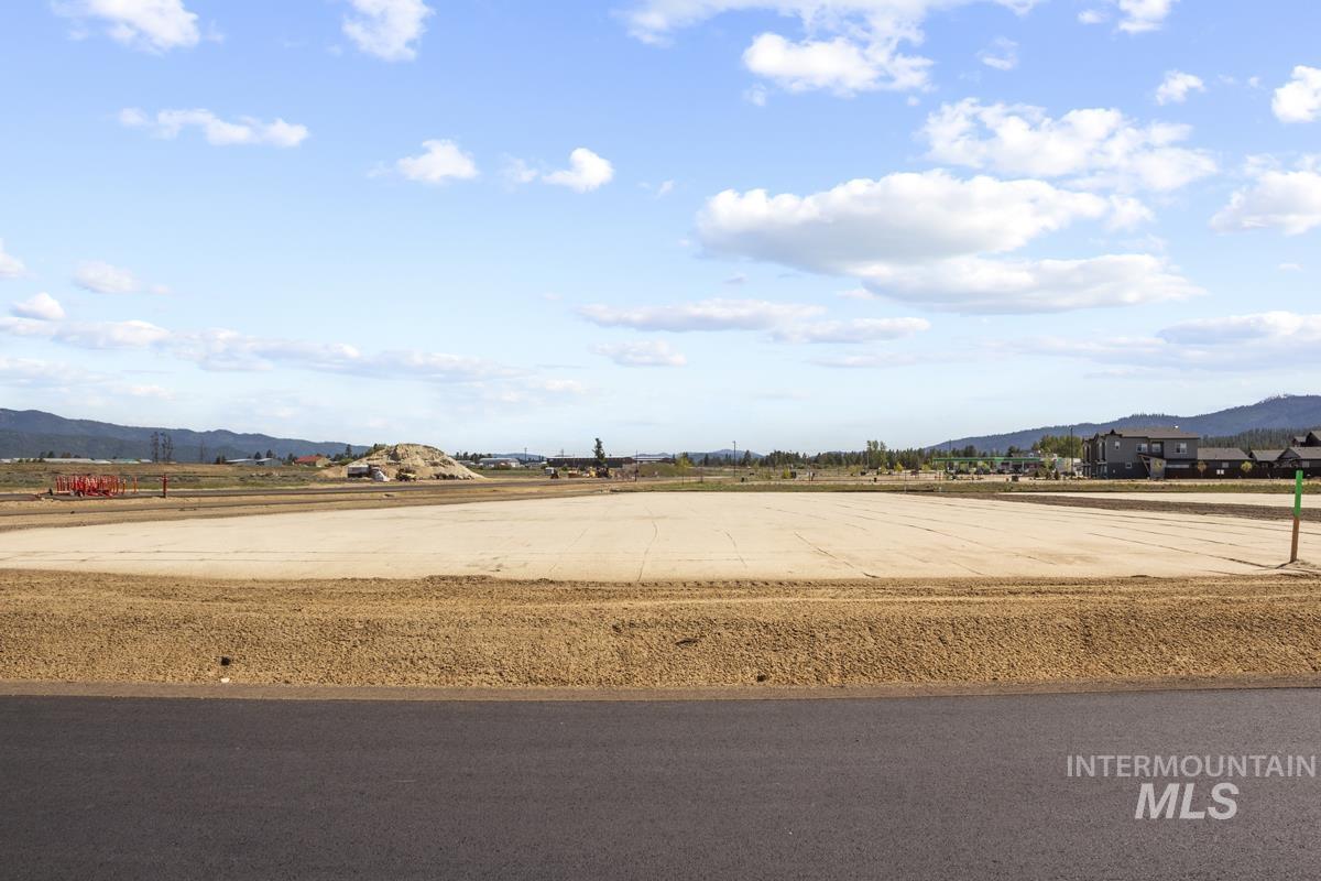 L2 B1 Lazy River Street