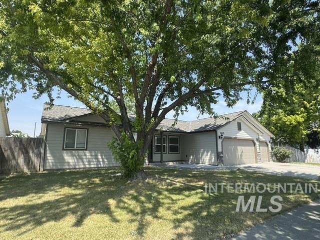 Photo of 1425 SW Kursten Ave, Mountain Home, ID 83647 (MLS # 98995136)