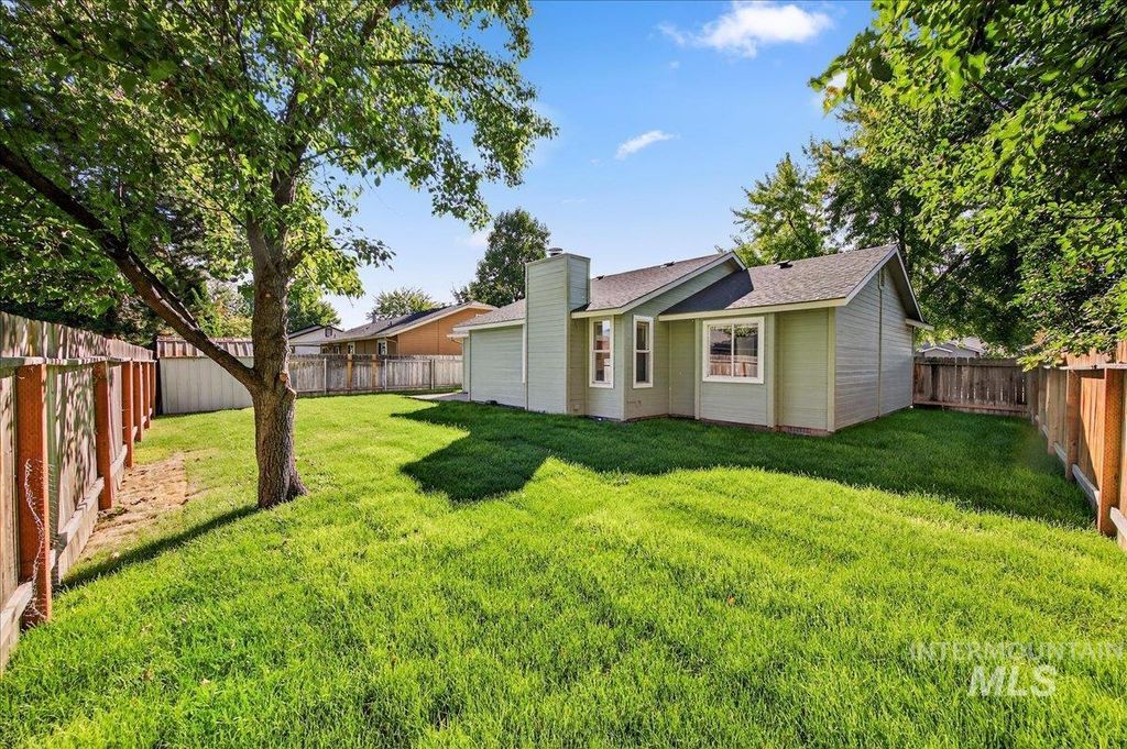 Photo of 1338 E Pineridge Dr, Boise, ID 83716 (MLS # 98963692)