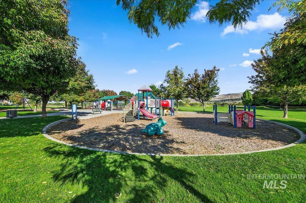 Photo of 1338 E Pineridge Dr, Boise, ID 83716 (MLS # 98963692)