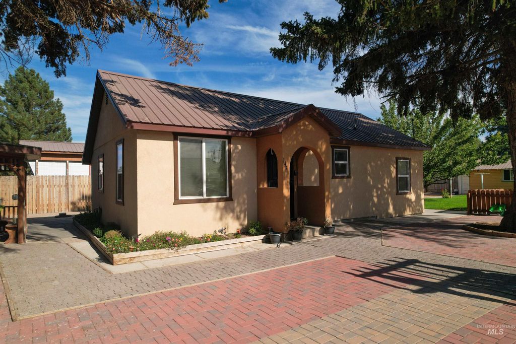 Photo of 147 N Wendell St, Wendell, ID 83355 (MLS # 98974222)