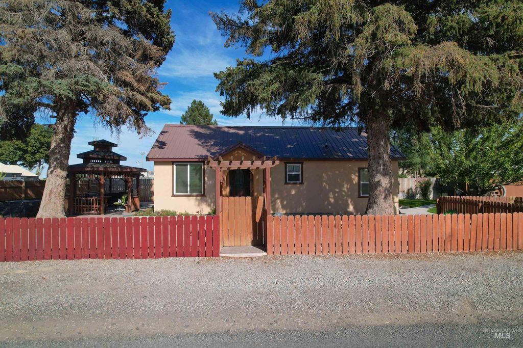 Photo of 147 N Wendell St, Wendell, ID 83355 (MLS # 98974222)
