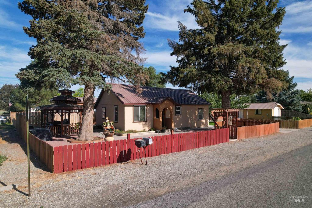 Photo of 147 N Wendell St, Wendell, ID 83355 (MLS # 98974222)