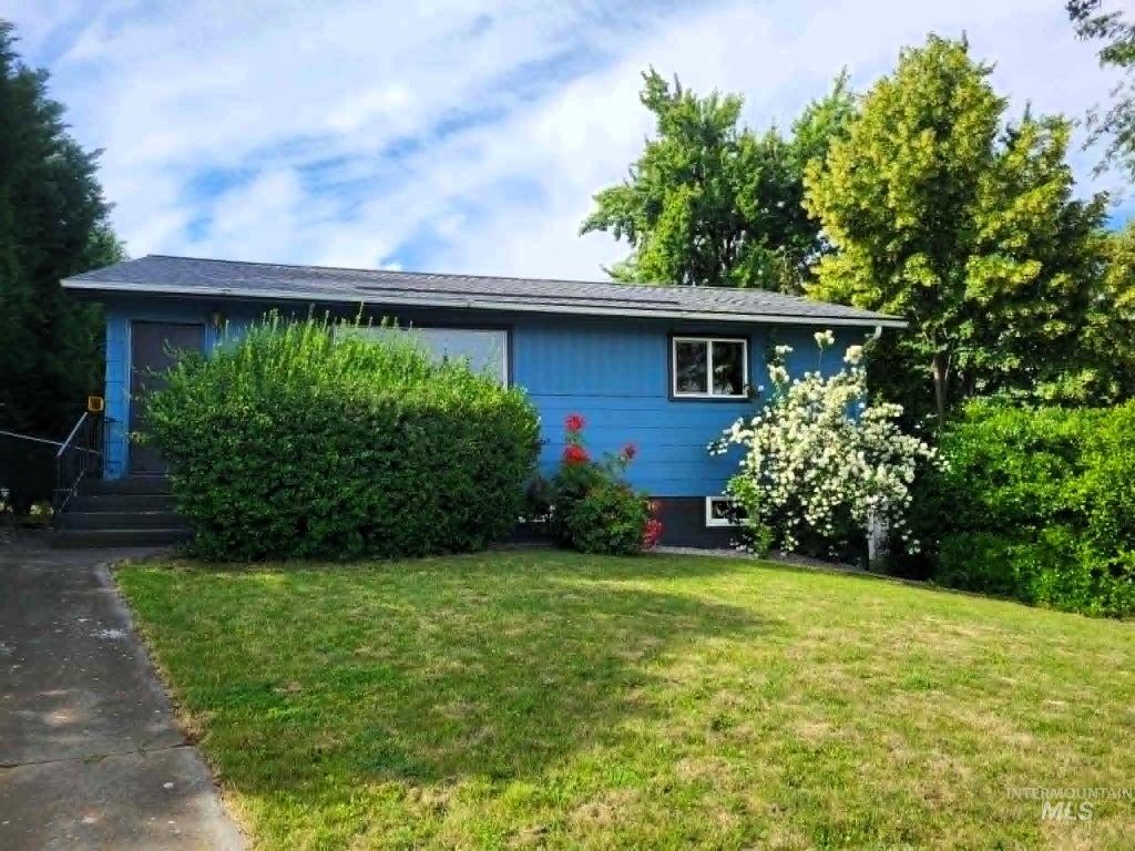Photo of 1212 16th Ave, Lewiston, ID 83501 (MLS # 98984904)