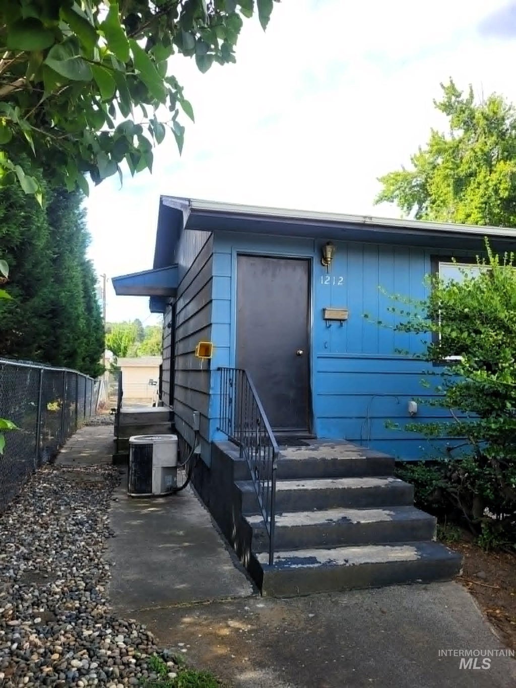 Photo of 1212 16th Ave, Lewiston, ID 83501 (MLS # 98984904)