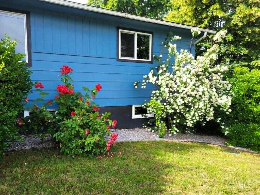 Photo of 1212 16th Ave, Lewiston, ID 83501 (MLS # 98984904)
