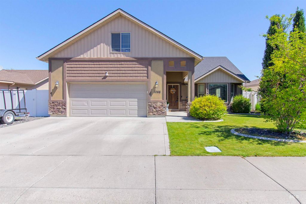 Photo of 1068 Terra Ave, Twin Falls, ID 83301 (MLS # 98987580)