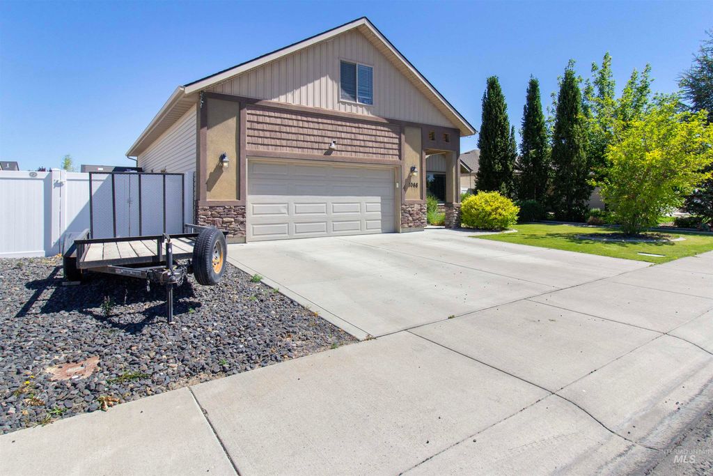 Photo of 1068 Terra Ave, Twin Falls, ID 83301 (MLS # 98987580)