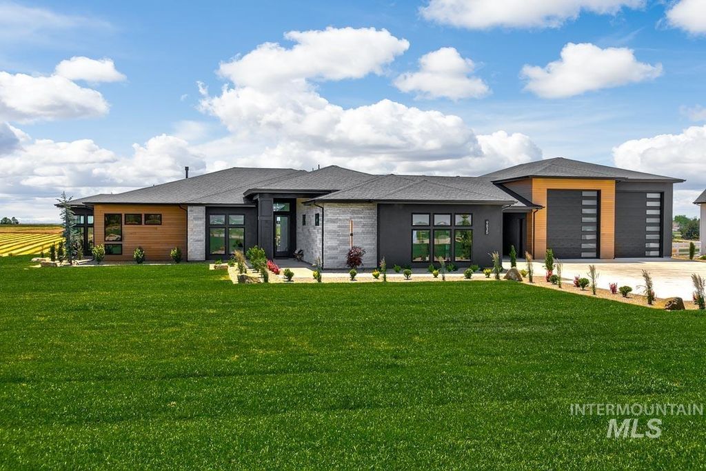 Photo of 9835 Meadow Park Blvd, Middleton, ID 83644 (MLS # 98972573)