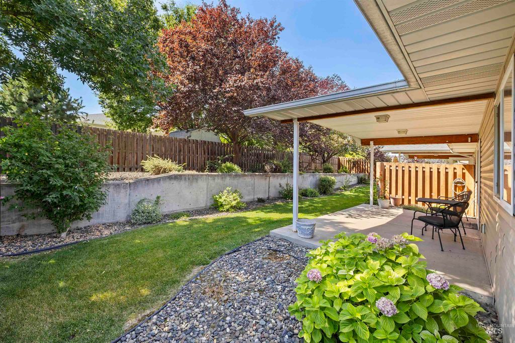 Photo of 918 Tamarack Dr, Lewiston, ID 83501 (MLS # 98957794)