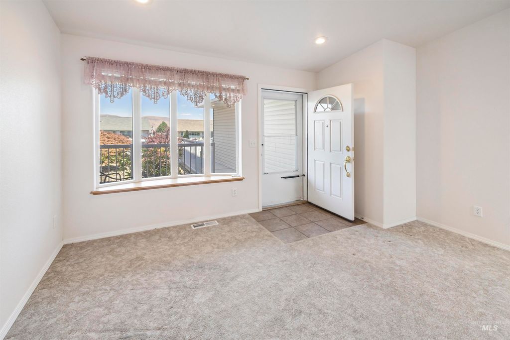 Photo of 918 Tamarack Dr, Lewiston, ID 83501 (MLS # 98957794)