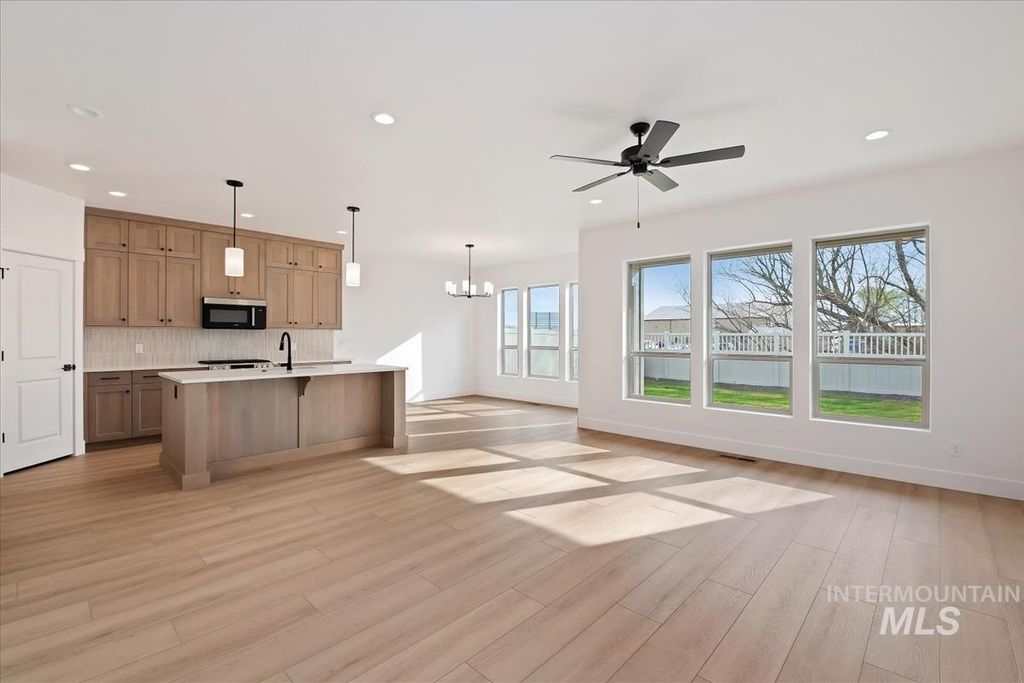 Photo of 4207 Tropic Way, Caldwell, ID 83607 (MLS # 98978712)