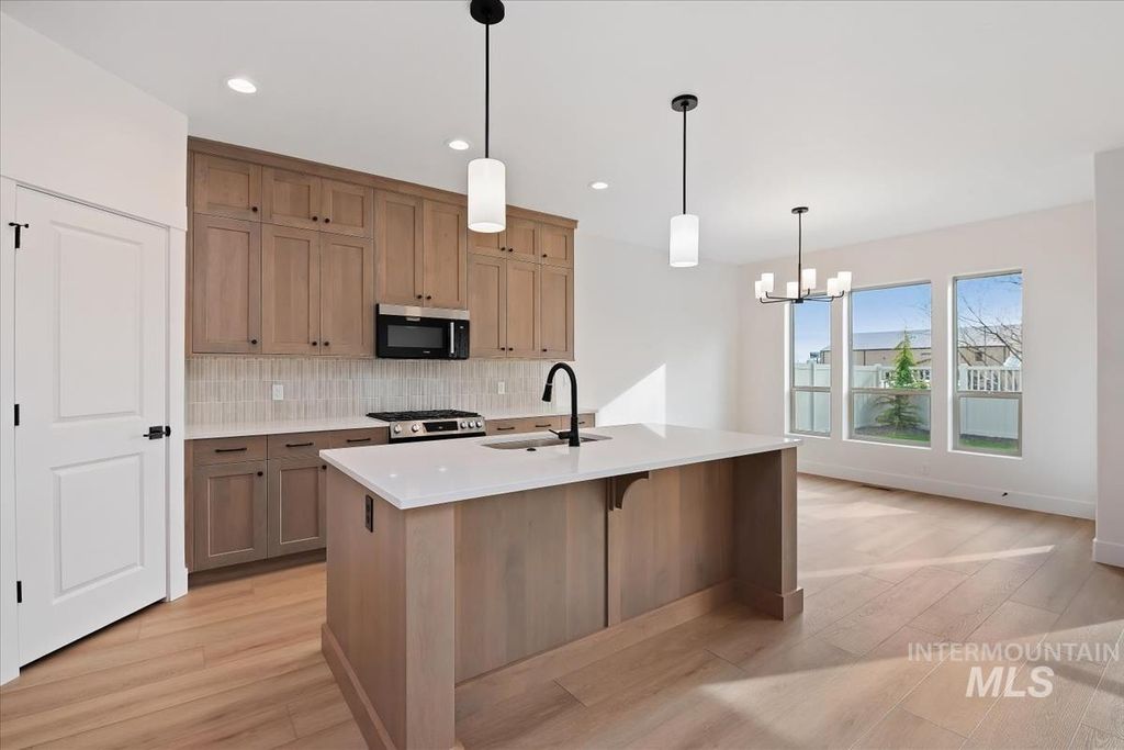 Photo of 4207 Tropic Way, Caldwell, ID 83607 (MLS # 98978712)