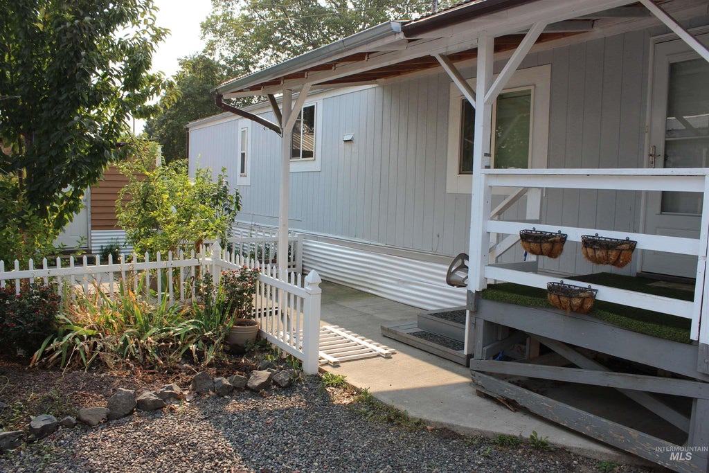 Photo of 631 Preston Avenue #12 F, Lewiston, ID 83501 (MLS # 98997720)