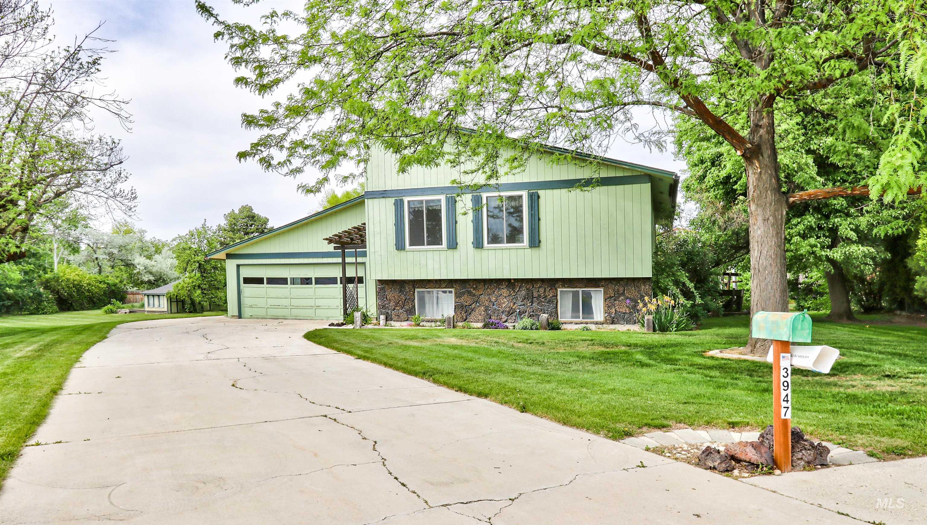 3947 W Genesee Ct