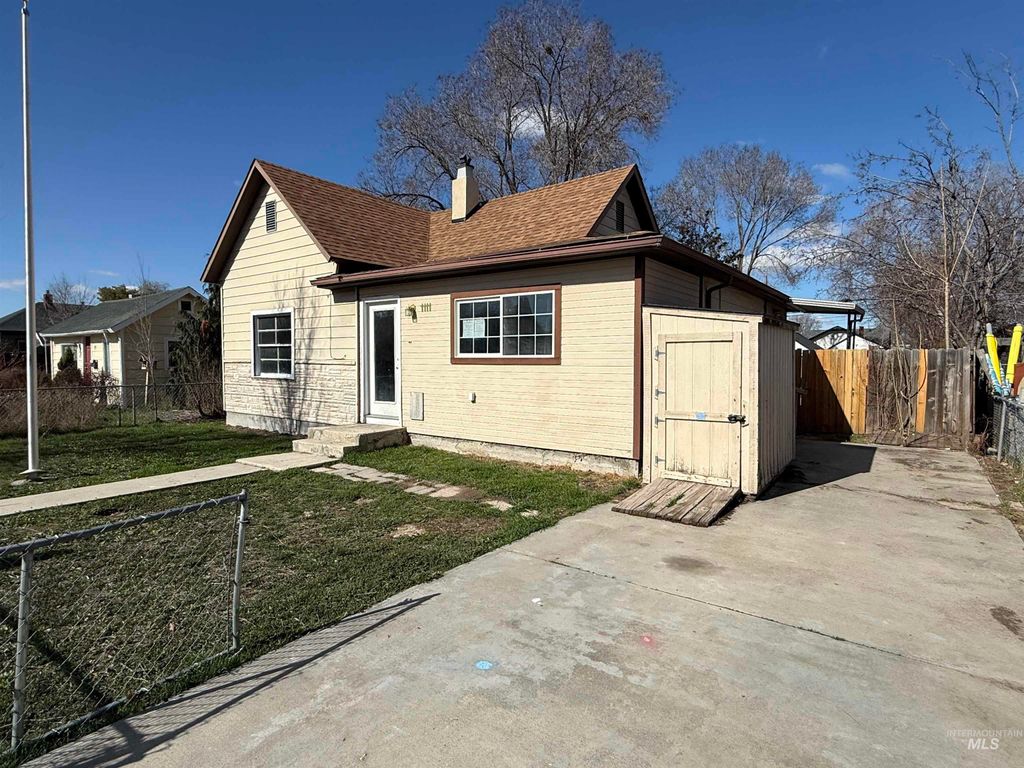 Photo of 1111 14th Ave S Ave, Nampa, ID 83651 (MLS # 98978120)