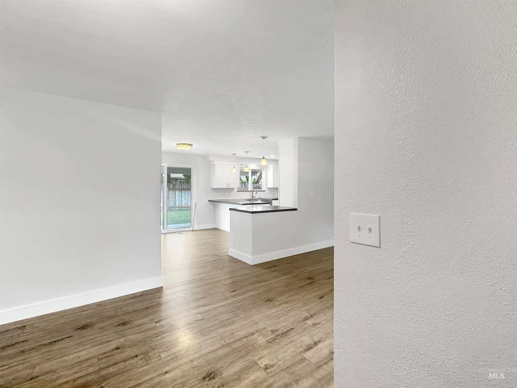 Photo of 8785 W Pembrook Dr, Boise, ID 83704 (MLS # 98991305)