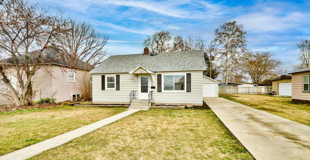 Photo of 616 S Canyon St, Nampa, ID 83686 (MLS # 98977064)