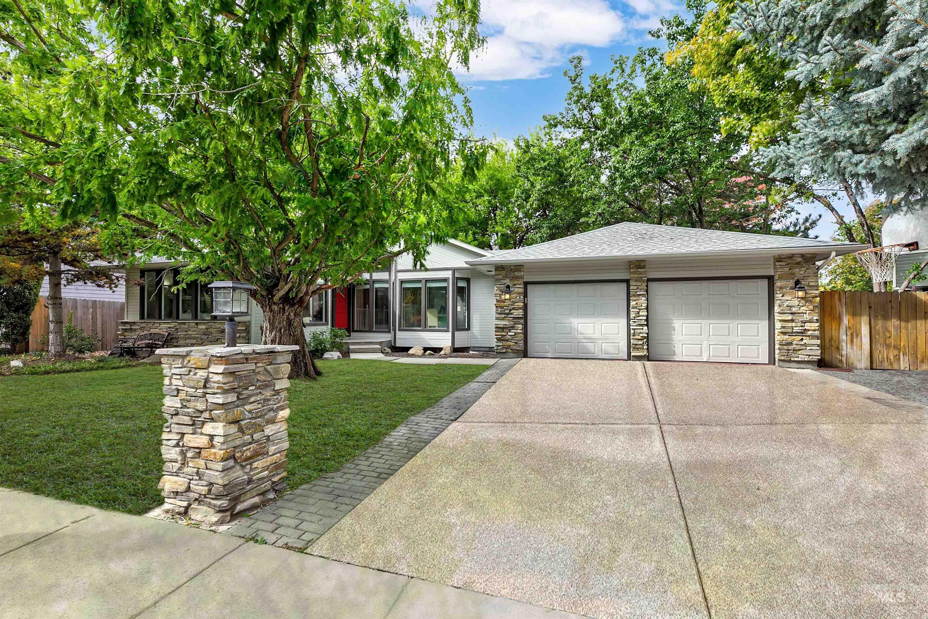 575 N Palmetto Drive