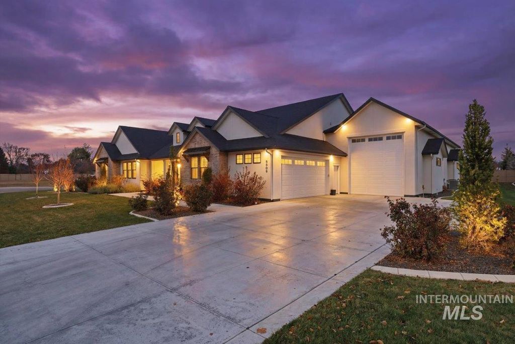 Photo of 5906 N Schumann Ln, Meridian, ID 83646 (MLS # 98969127)