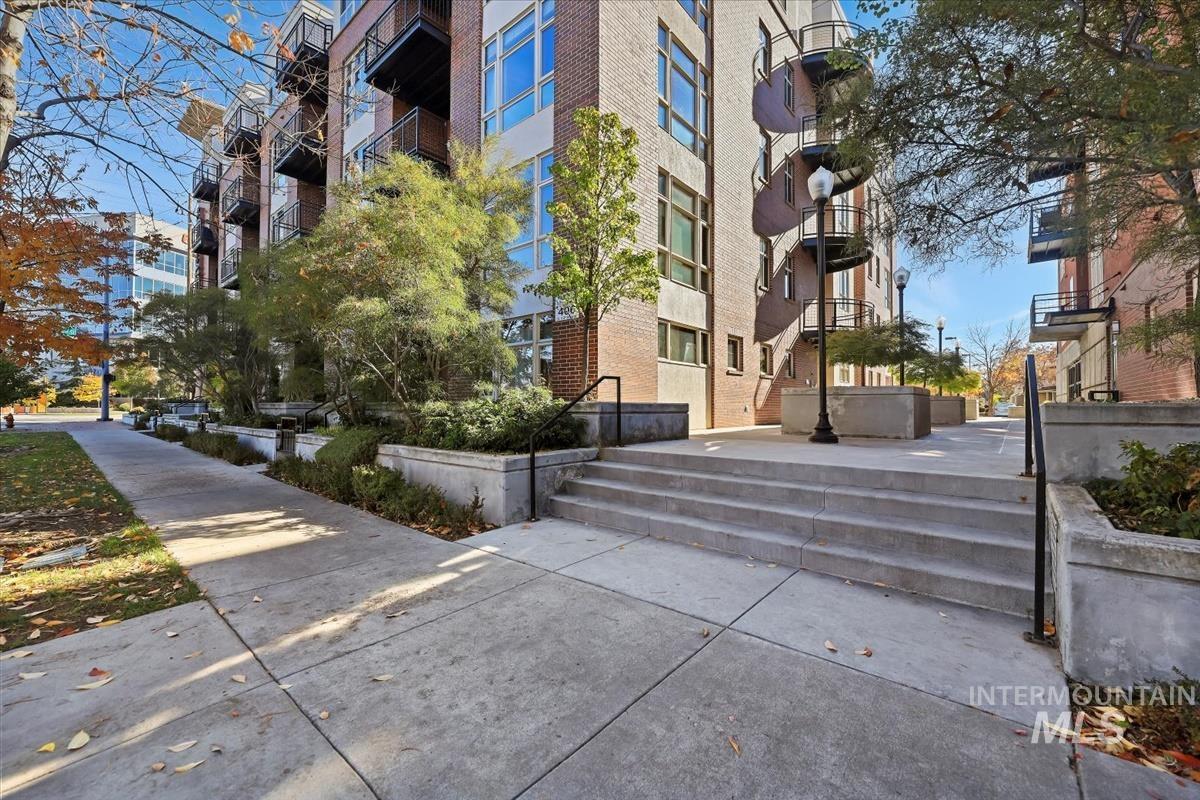 View of apartment building / complex