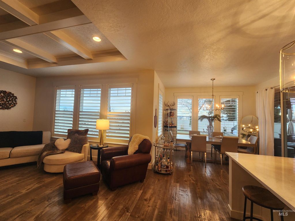 Photo of 319 Sunderland St, Caldwell, ID 83605 (MLS # 98973641)