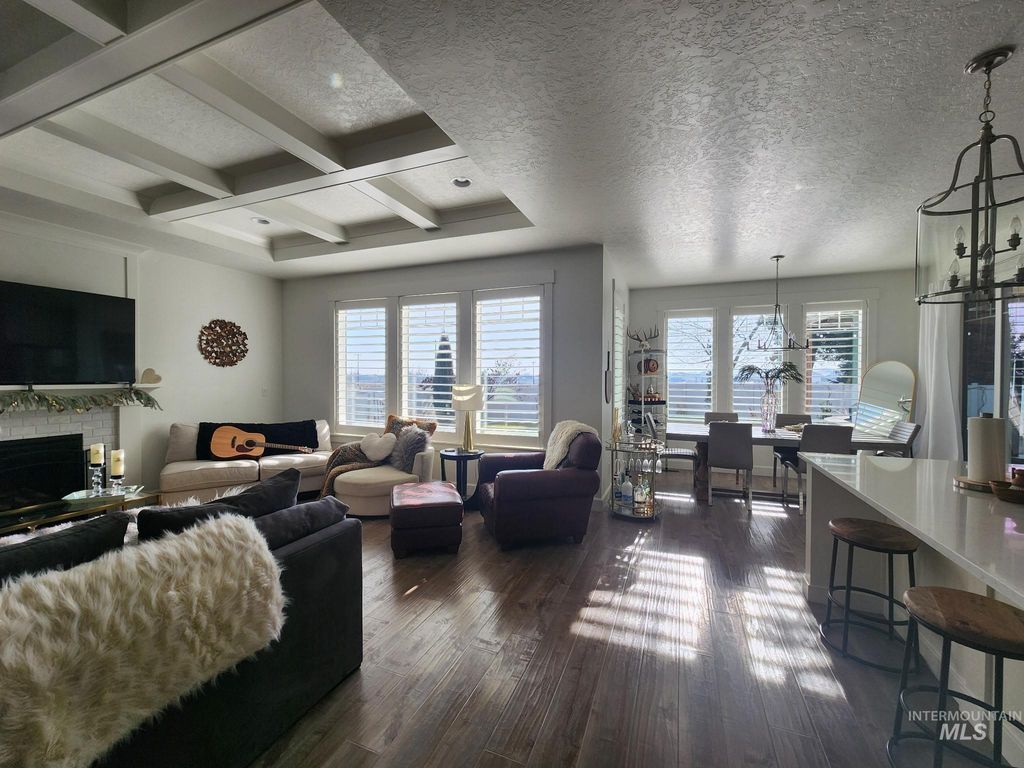 Photo of 319 Sunderland St, Caldwell, ID 83605 (MLS # 98973641)