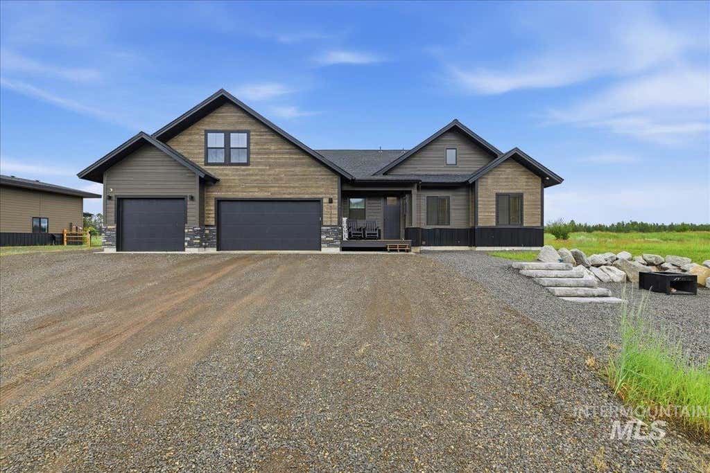 Photo of 13152 Hawks Bay Rd, Donnelly, ID 83615 (MLS # 98992433)