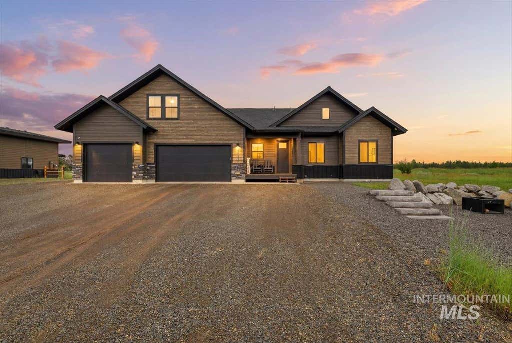 Photo of 13152 Hawks Bay Rd, Donnelly, ID 83615 (MLS # 98992433)