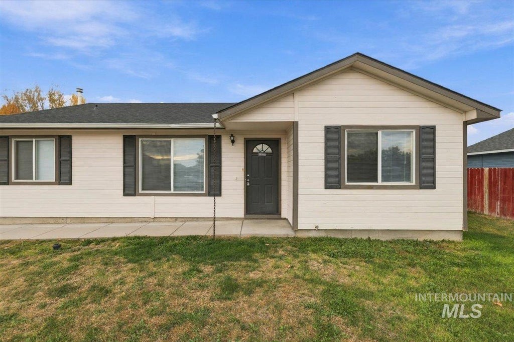 Photo of 1917 Hoover St, Nampa, ID 83686 (MLS # 99004802)