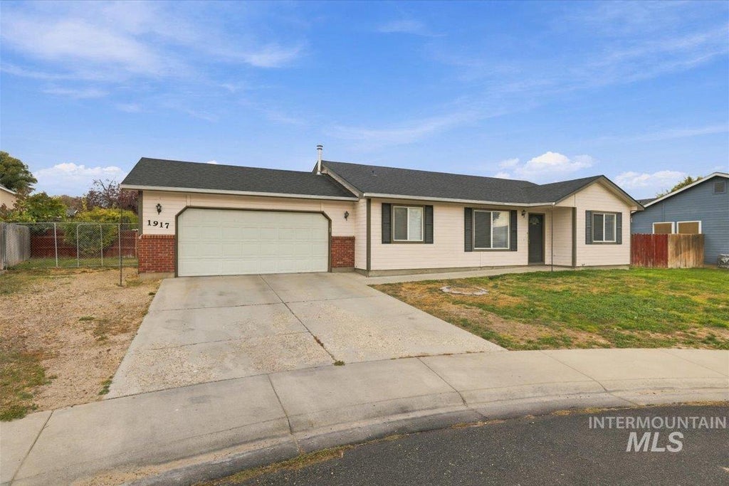 Photo of 1917 Hoover St, Nampa, ID 83686 (MLS # 99004802)