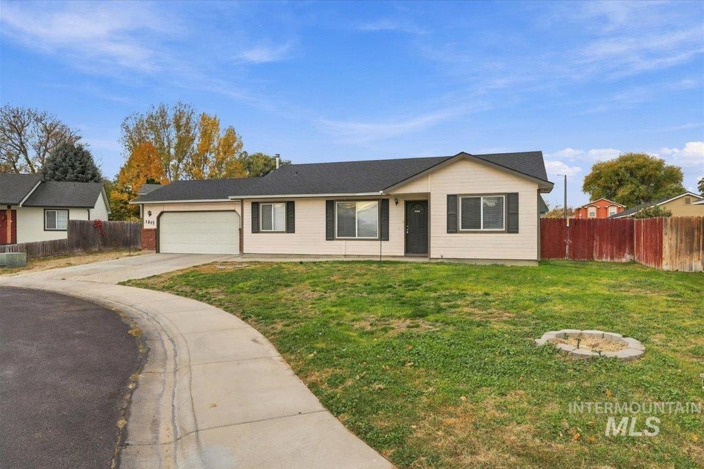 Photo of 1917 Hoover St, Nampa, ID 83686 (MLS # 99004802)