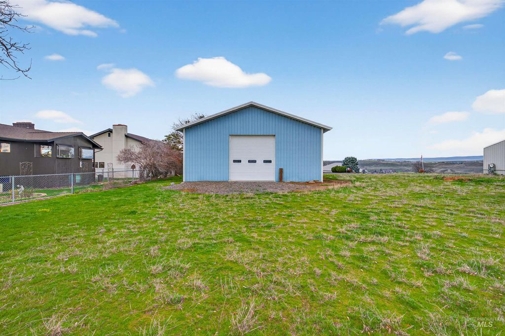 Photo of 3015 Grandview Dr, Clarkston, WA 99403 (MLS # 98978537)