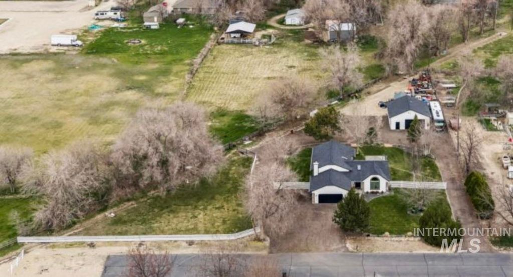 Photo of 710 Keogh Ln, Caldwell, ID 83607 (MLS # 98978355)