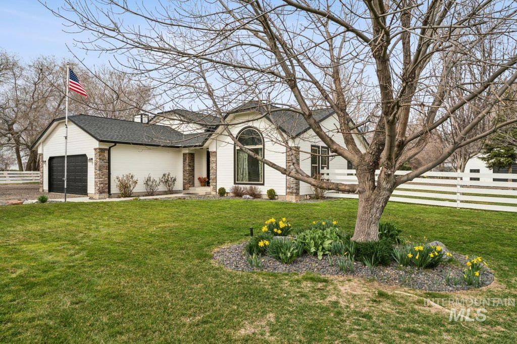 Photo of 710 Keogh Ln, Caldwell, ID 83607 (MLS # 98978355)