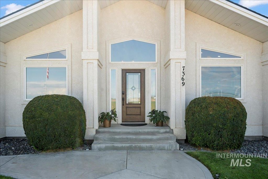 Photo of 17369 Beet Rd, Caldwell, ID 83705 (MLS # 98964731)