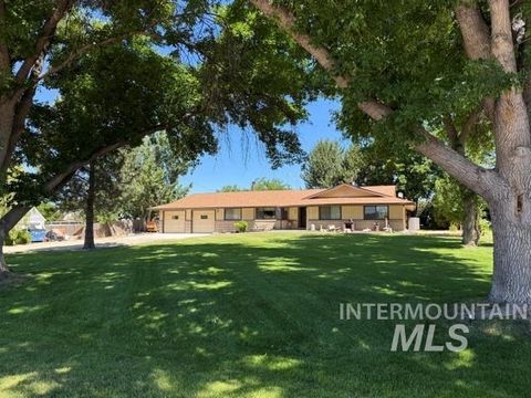 Photo of 8862 Ponderosa Dr, Nampa, ID 83686 (MLS # 98990009)