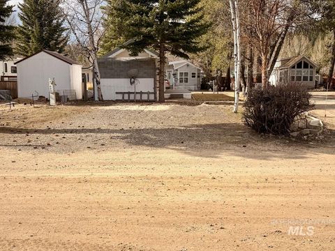 Photo of 16 B Street, Cascade, ID 83611 (MLS # 98979669)