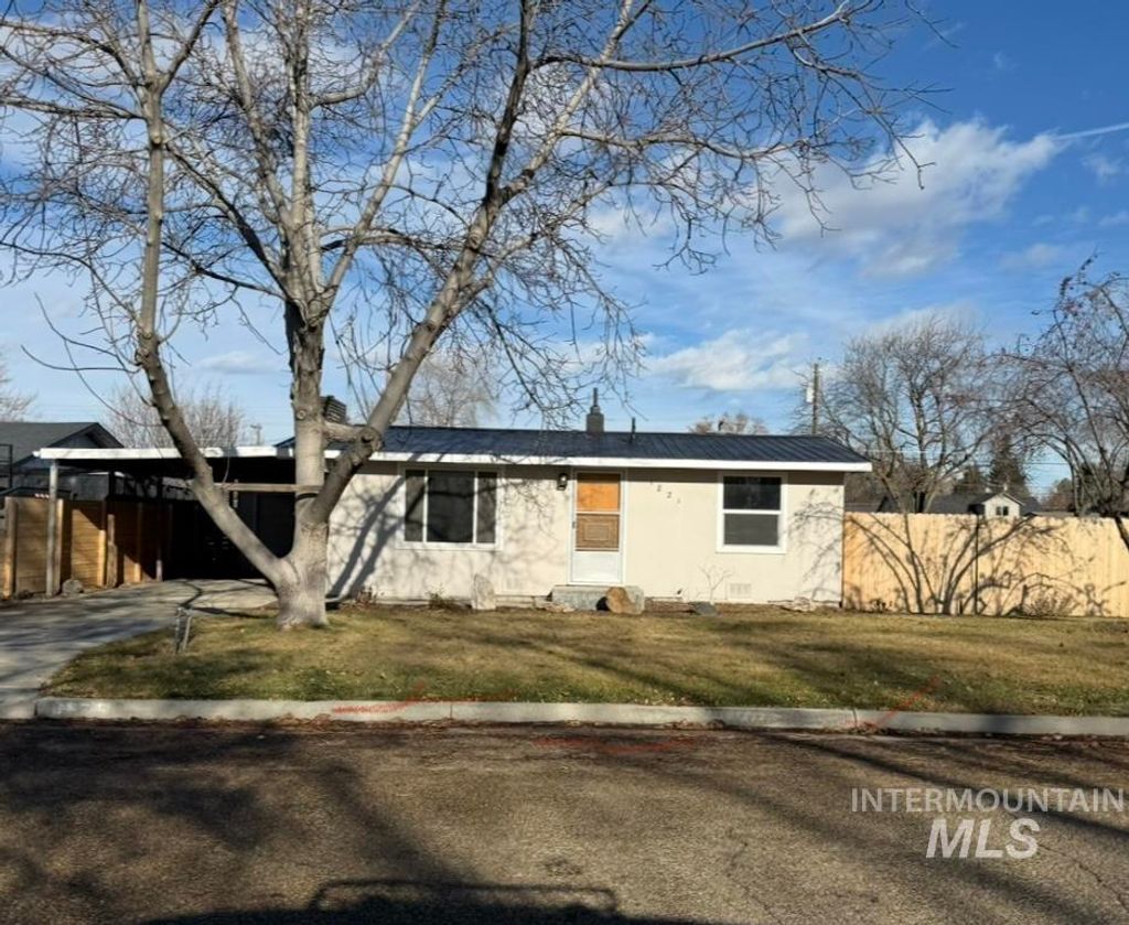 Photo of 1821 Willow Street, Caldwell, ID 83605 (MLS # 98970834)