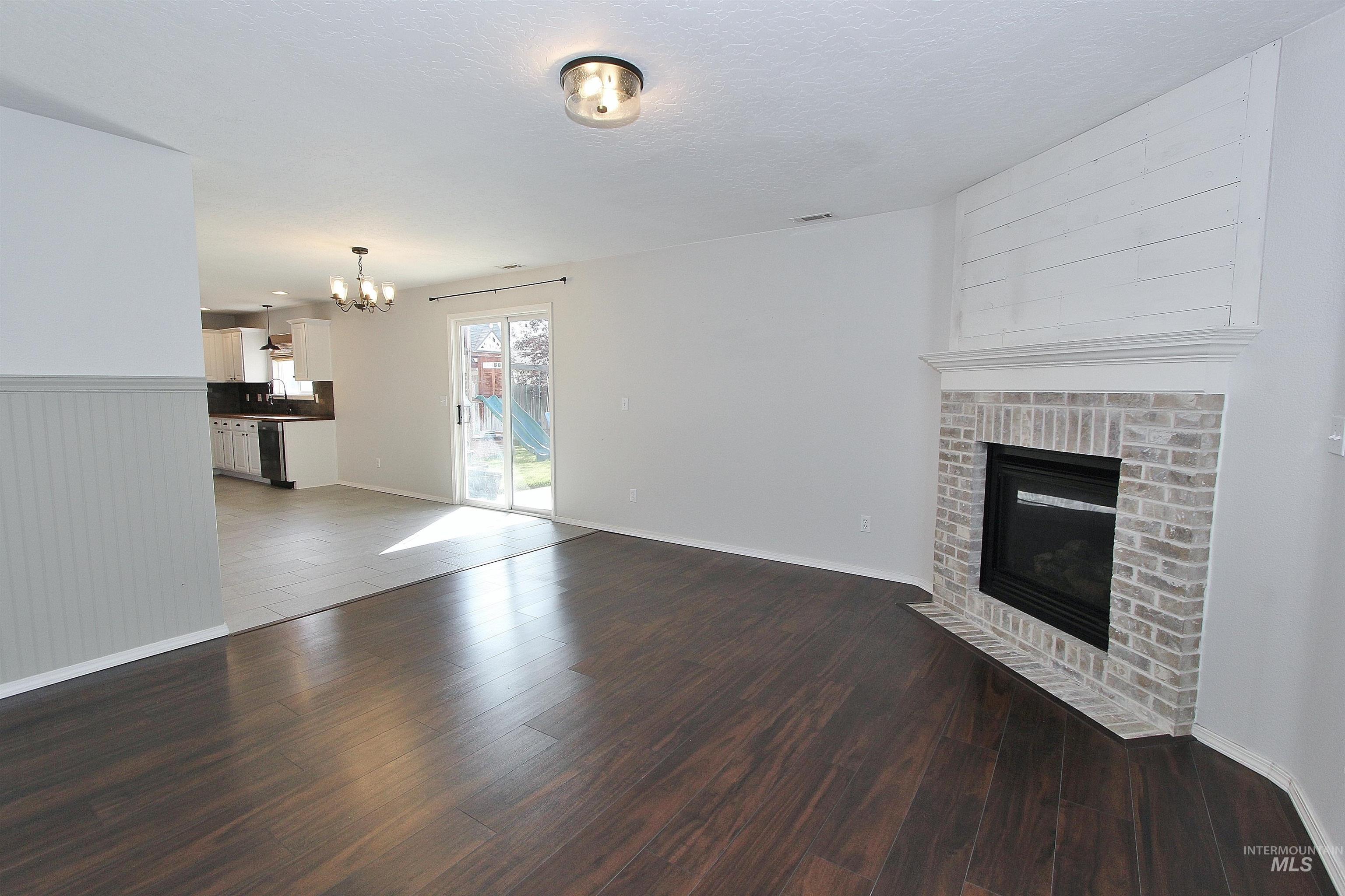 3012 Arcadian Dr