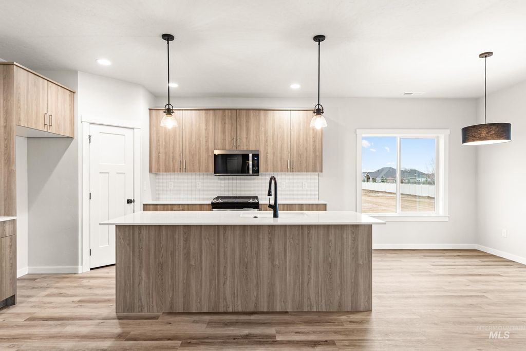 Photo of 1240 W Pack River Dr, Meridian, ID 83642 (MLS # 98985524)