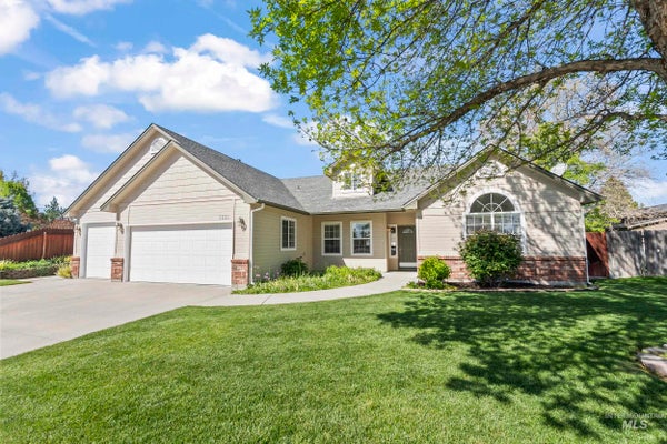 3221 N LILYTURF AVE, MERIDIAN, ID 83646 - Image e3ef09d371014ea06dab1eb27dccc29a/1132611742