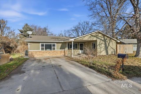 Photo of 406 W 4th N, Mountain Home, ID 83647 (MLS # 98973878)